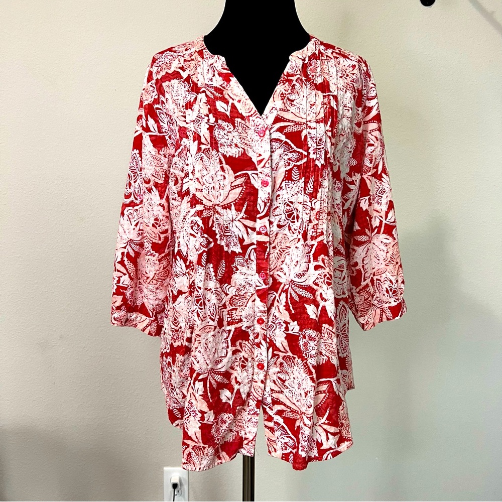 Bit and bridle size medium red and white print top